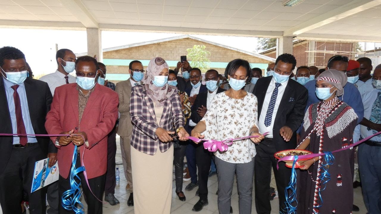 Haramaya University Hiwot Fana Comprehensive Specialized Hospital, in collaboration with the Ministry of Health, inaugurated a cancer treatment center in the presence of Dr. Liya Tadesse