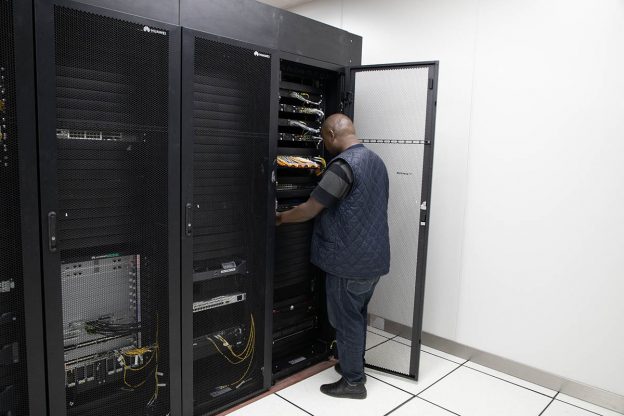 Abdi at Data Center Checking some Connectivity Abdi at Data Center Checking some Connectivity