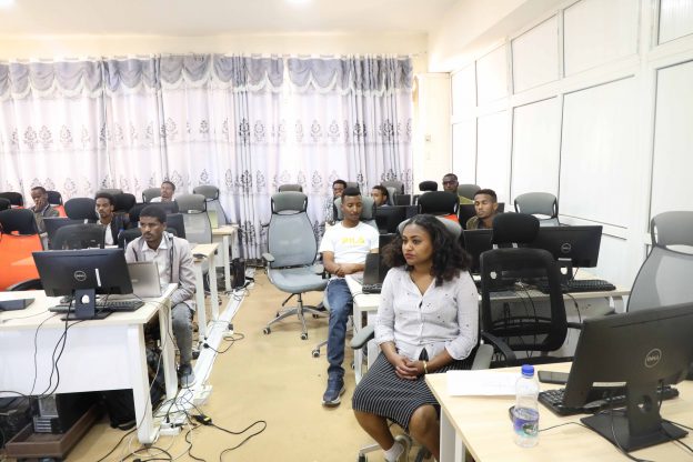 Participant at HrU E-learning Training Participant at HrU E-learning Training