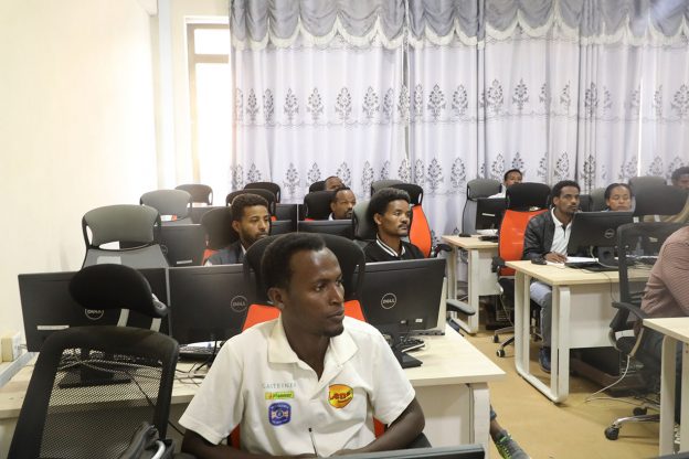 Participant at HrU E-learning Training Participant at HrU E-learning Training