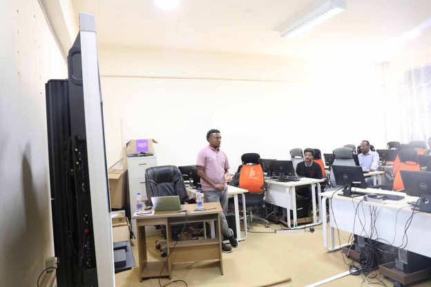 Trainer Tolosa Kumera at E-learning system Training Trainer Tolosa Kumera at E-learning system Training