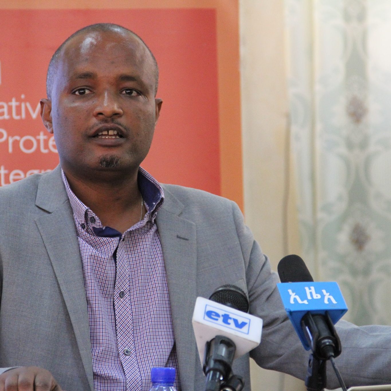 i2 Dr. Katama for youth, the youth have reported that he can go to the country after his education.