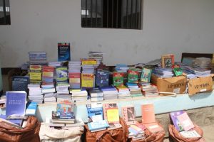 Haramaya University donated reference books and various office supplies worth over 200,000 birr to Adele prison.