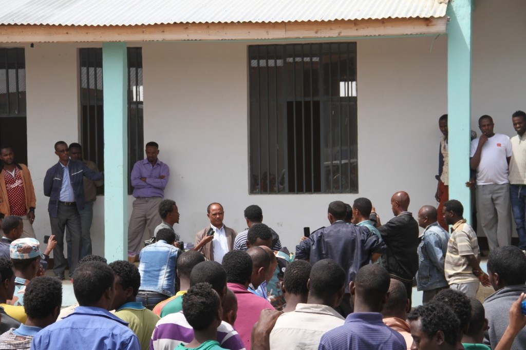 Haramaya University donated reference books and various office supplies worth over 200,000 birr to Adele prison.
