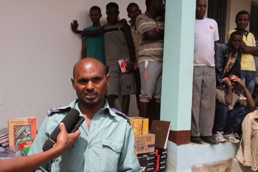 Haramaya University donated reference books and various office supplies worth over 200,000 birr to Adele prison.