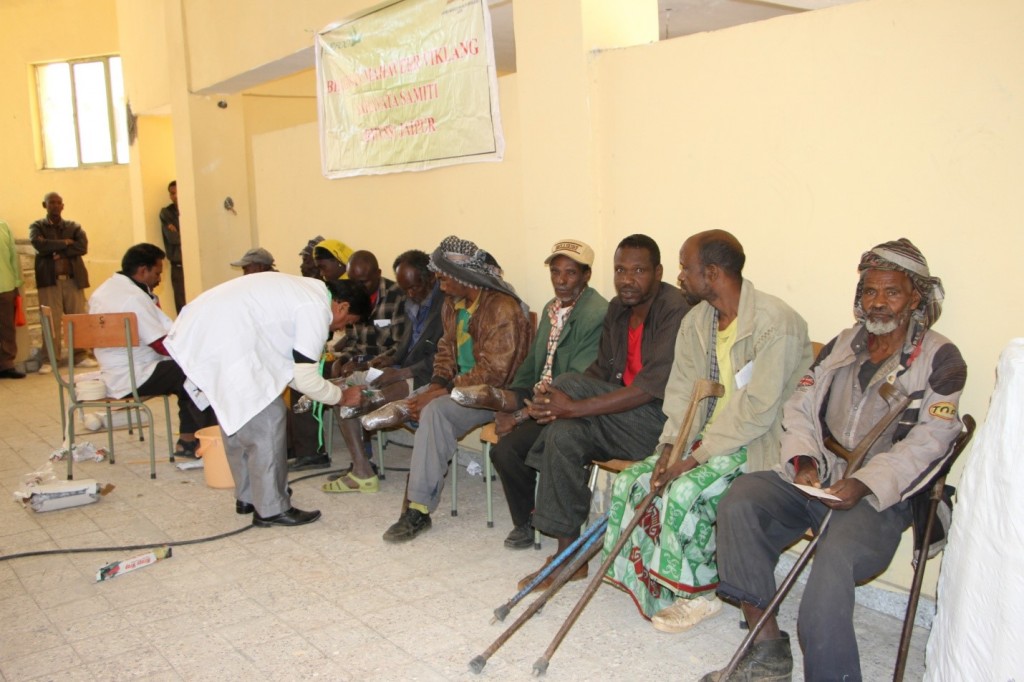በሐረማያ ዩኒቨርሲቲ ሐረር ጤና ሳይንስ ጊቢ ውሰጥ ለተከታታይ 25 ቀናት የሚሰጠውን ይህን አገልግሎት ለማግኘት የመጡ ተገልጋዮችም ዩኒቨርሲቲው ባዘጋጀላቸው ማረፊያ ውስጥ ሆነው አገልግሎቱን እያገኙ ነው፡፡