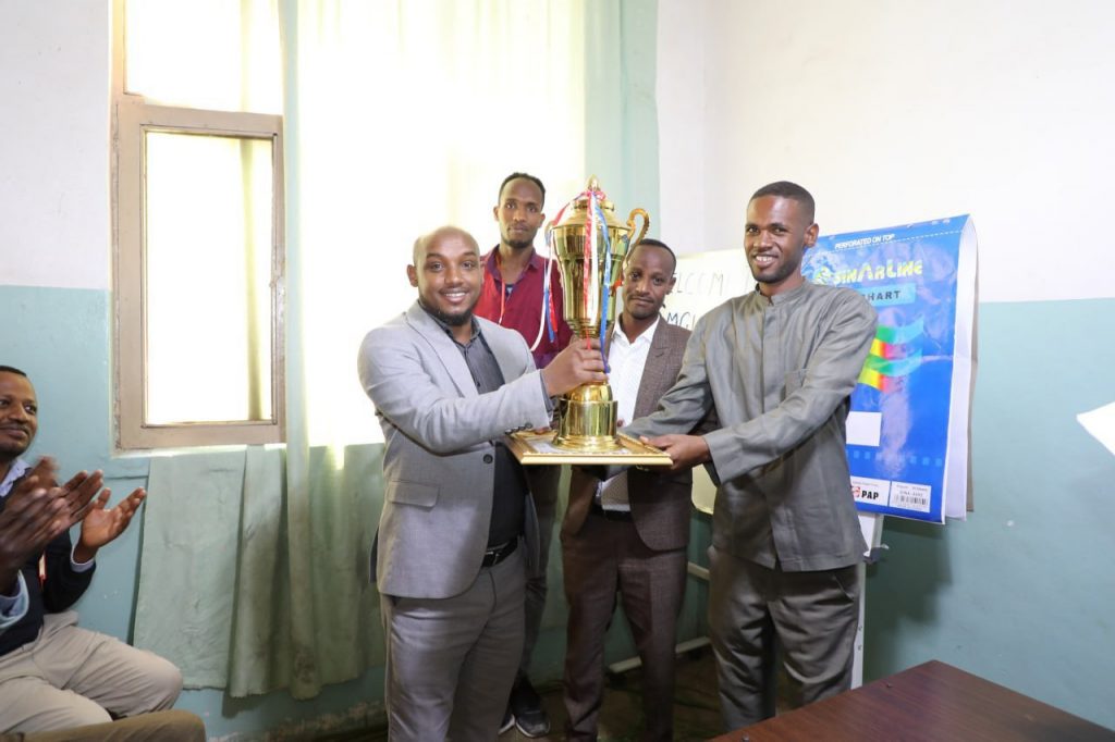 Dr Abdi Amin hand Shake cup photo