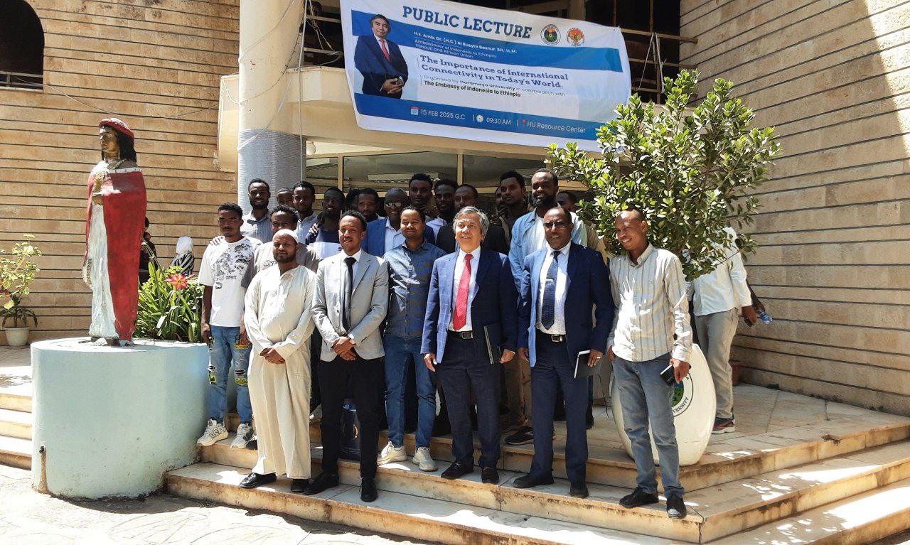 Students and staff who attended the lecture