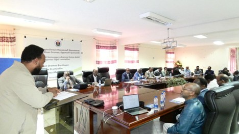  Participants at Reviews and Develops New Graduate Programs