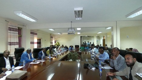  Participants at Reviews and Develops New Graduate Programs