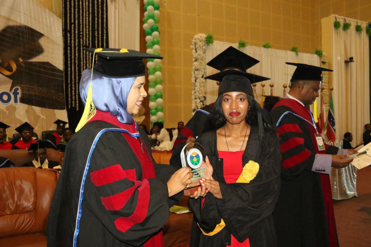 Dr Efrah Wazir 